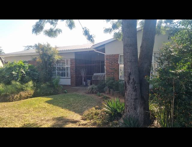 4 BEDROOM HOUSE FOR SALE IN BARRY HERTZOG PARK